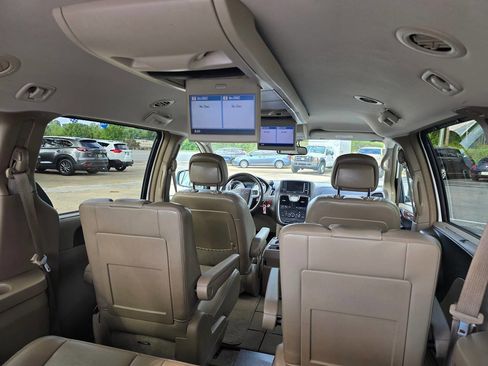 Used 2011 Chrysler Town & Country Touring-L w/ Entertainment Group #2 image 19