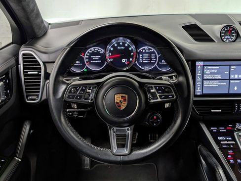 Used 2020 Porsche Cayenne Turbo image 33