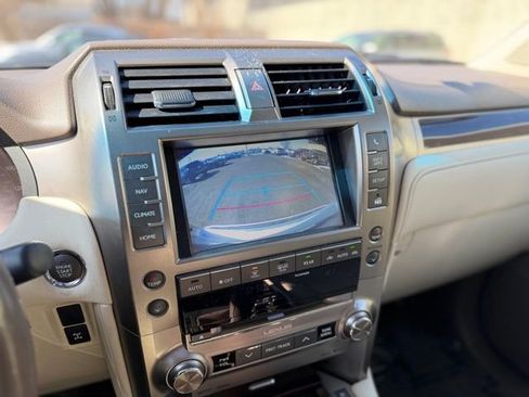 Used 2019 Lexus GX 460 Premium w/ Premium Package image 24