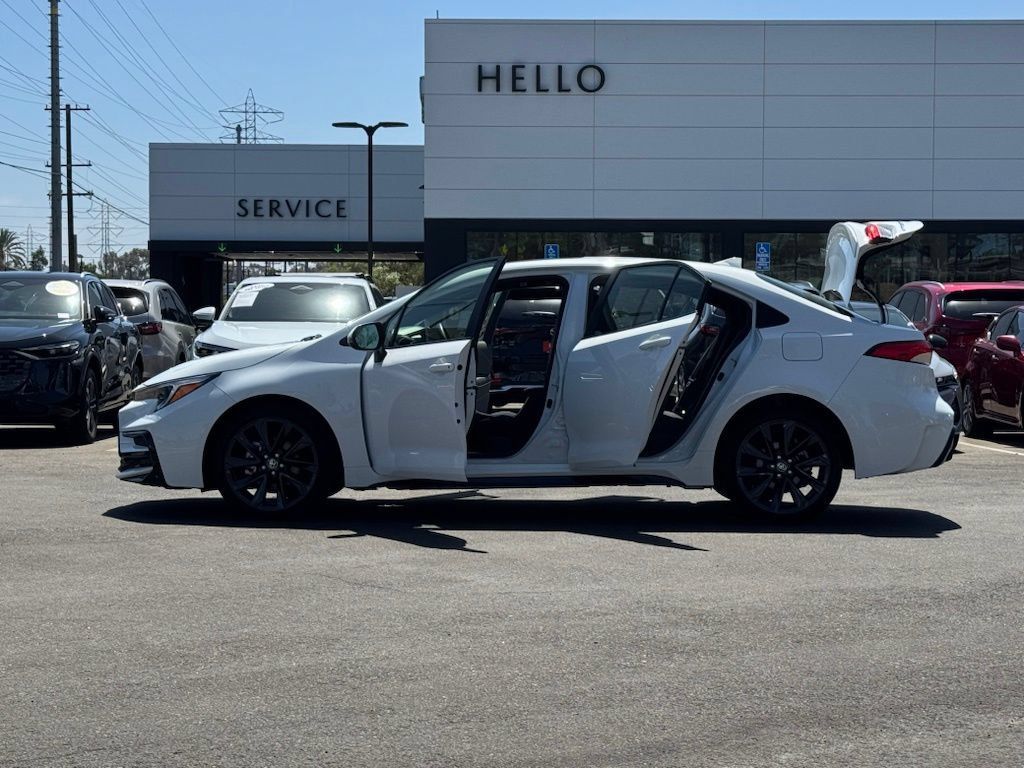 Used 2025 Toyota Corolla SE w/ SE Premium Package FWD image 28