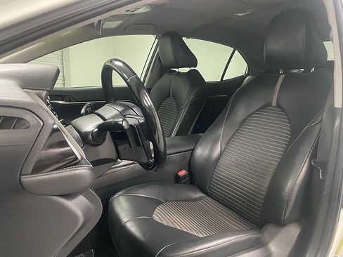 Used 2021 Toyota Camry SE image 9