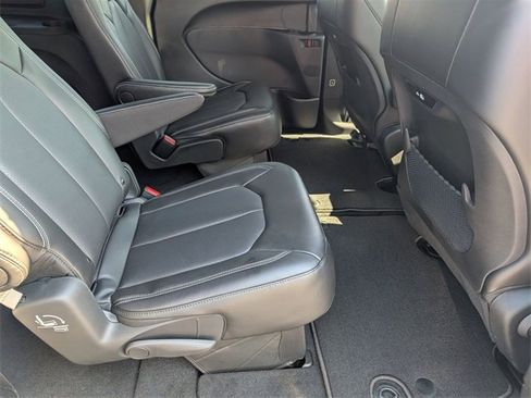 New 2026 Chrysler Pacifica Select image 28
