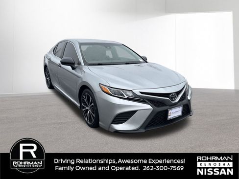 Used 2020 Toyota Camry SE image 3