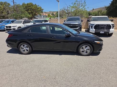 Used 2024 Hyundai Elantra SE FWD image 10