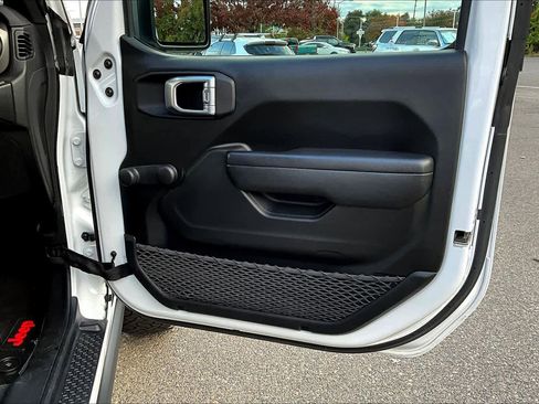 Used 2021 Jeep Wrangler Sport image 22
