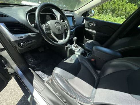 Used 2015 Jeep Cherokee Trailhawk w/ Comfort/Convenience Group AWD/4WD image 17
