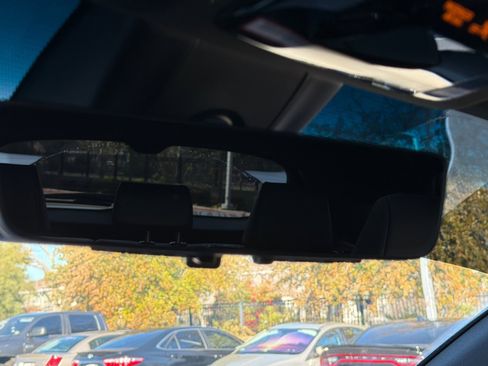 Used 2021 Toyota Venza Limited image 25