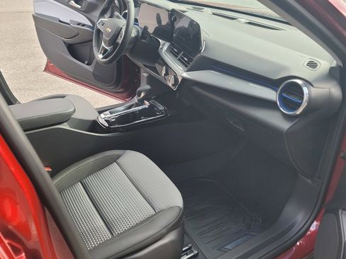 Used 2025 Chevrolet Trax LT w/ Driver Confidence Package image 18