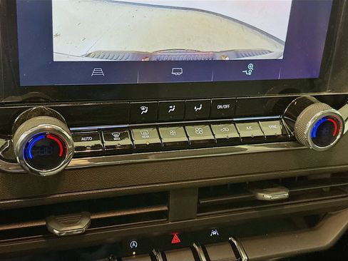 Used 2025 Chevrolet Colorado Trail Boss image 24