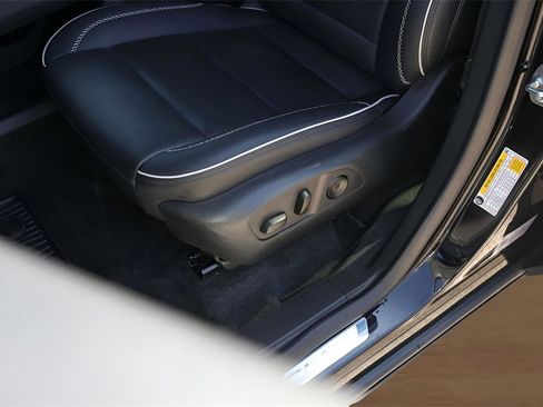 Used 2024 GMC Acadia Denali w/ Super Cruise Package image 8