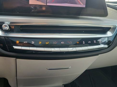 Used 2024 Cadillac Lyriq Luxury AWD/4WD image 17