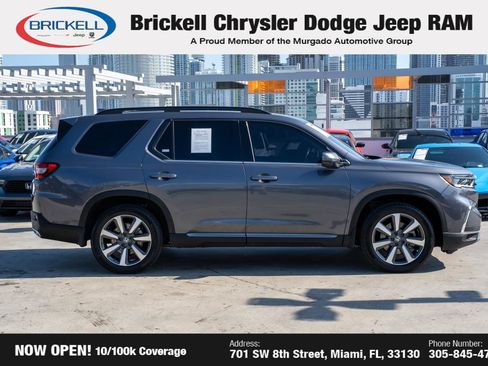 Used 2025 Honda Pilot Touring image 4