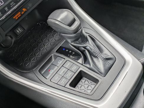 Used 2019 Toyota RAV4 XLE image 23