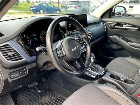 Used 2023 Kia Seltos S w/ Navigation Package FWD image 14
