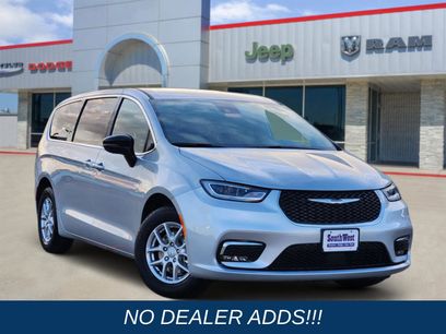 New 2026 Chrysler Pacifica Select