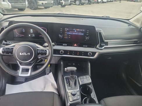 Used 2023 Kia Sportage LX image 18