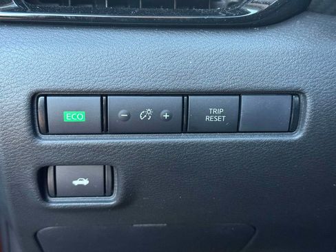 Used 2025 Nissan Sentra SR FWD image 18