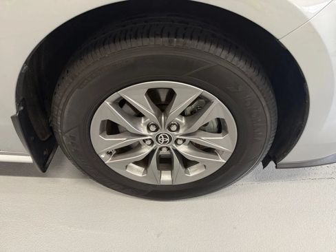 Used 2021 Toyota Sienna LE FWD image 40