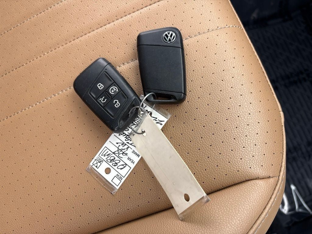 Used 2022 Volkswagen Tiguan SE AWD/4WD image 35