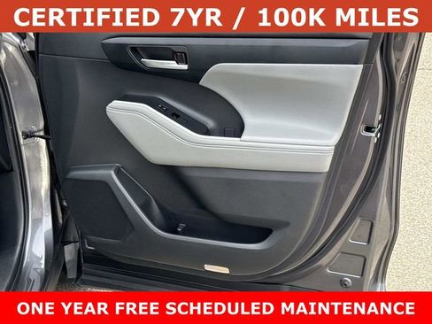 Used 2021 Toyota Highlander XLE AWD/4WD image 8