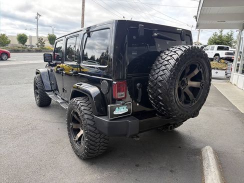 Used 2012 Jeep Wrangler Unlimited Sahara AWD/4WD image 4