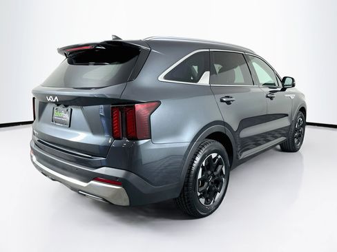 Used 2024 Kia Sorento S FWD image 9