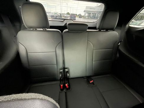 Used 2025 Chevrolet Traverse LT w/ Driver Confidence Package FWD image 28