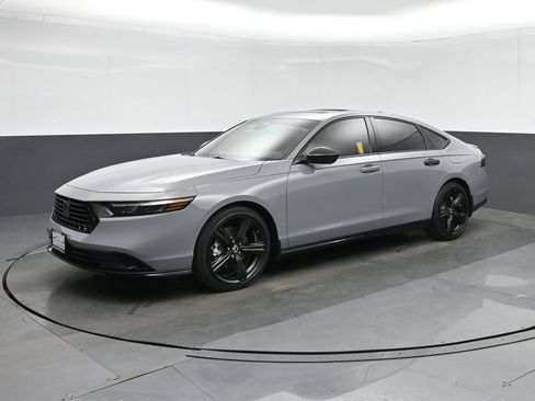 Used 2023 Honda Accord Sport image 3
