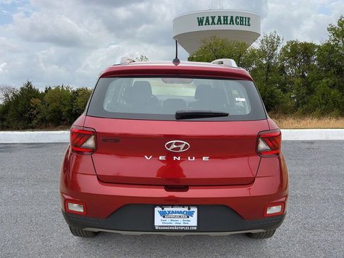Used 2025 Hyundai Venue SEL image 4