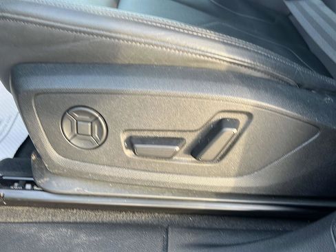 Used 2025 Audi Q3 2.0T Premium image 23