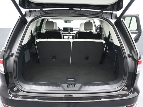 Used 2025 Lincoln Aviator Reserve w/ Illumination Package image 3