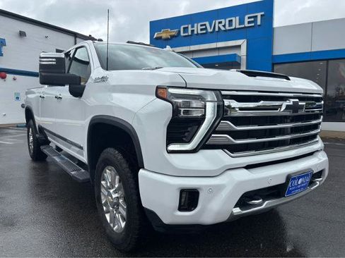 Used 2025 Chevrolet Silverado 2500 High Country w/ High Country Premium Package AWD/4WD image 13