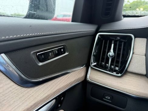Used 2025 Volvo XC90 B5 Core AWD/4WD image 11