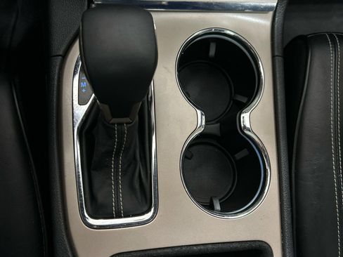 Used 2017 Jeep Grand Cherokee Overland image 16