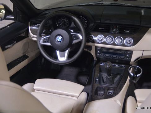 Used 2010 BMW Z4 sDrive35i image 21