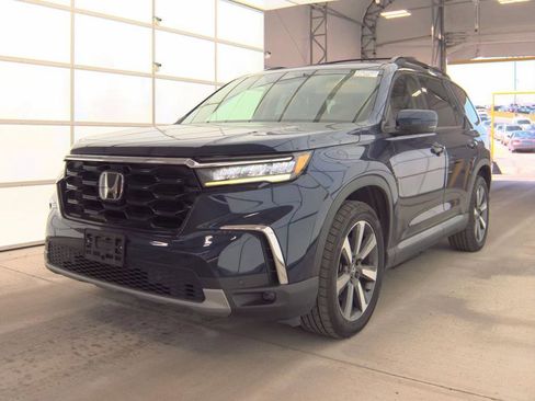 Used 2023 Honda Pilot Touring image 1