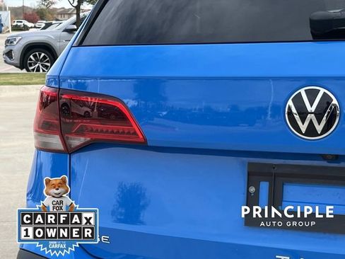Used 2022 Volkswagen Taos SE w/ Panoramic Sunroof Package image 6