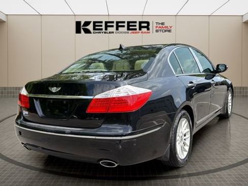Used 2011 Hyundai Genesis 3.8 RWD image 6