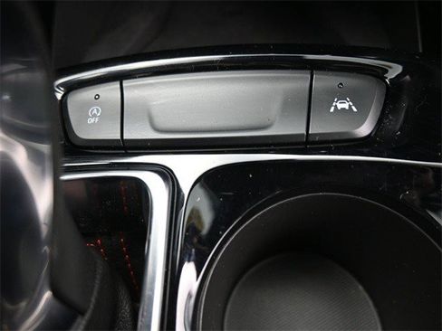 Certified 2025 Chevrolet Trax RS w/ Sunroof Package image 18