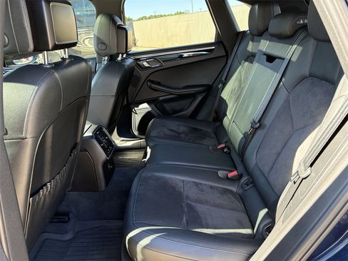 Used 2016 Porsche Macan S image 22