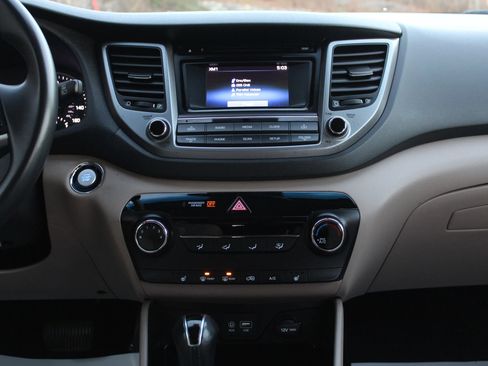 Used 2017 Hyundai Tucson Sport image 21