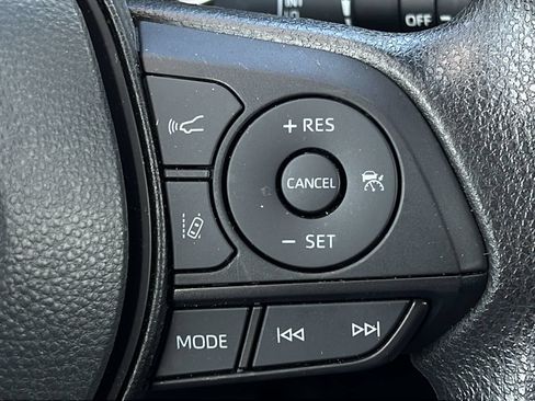 Used 2025 Toyota RAV4 XLE w/ Convenience Package FWD image 21