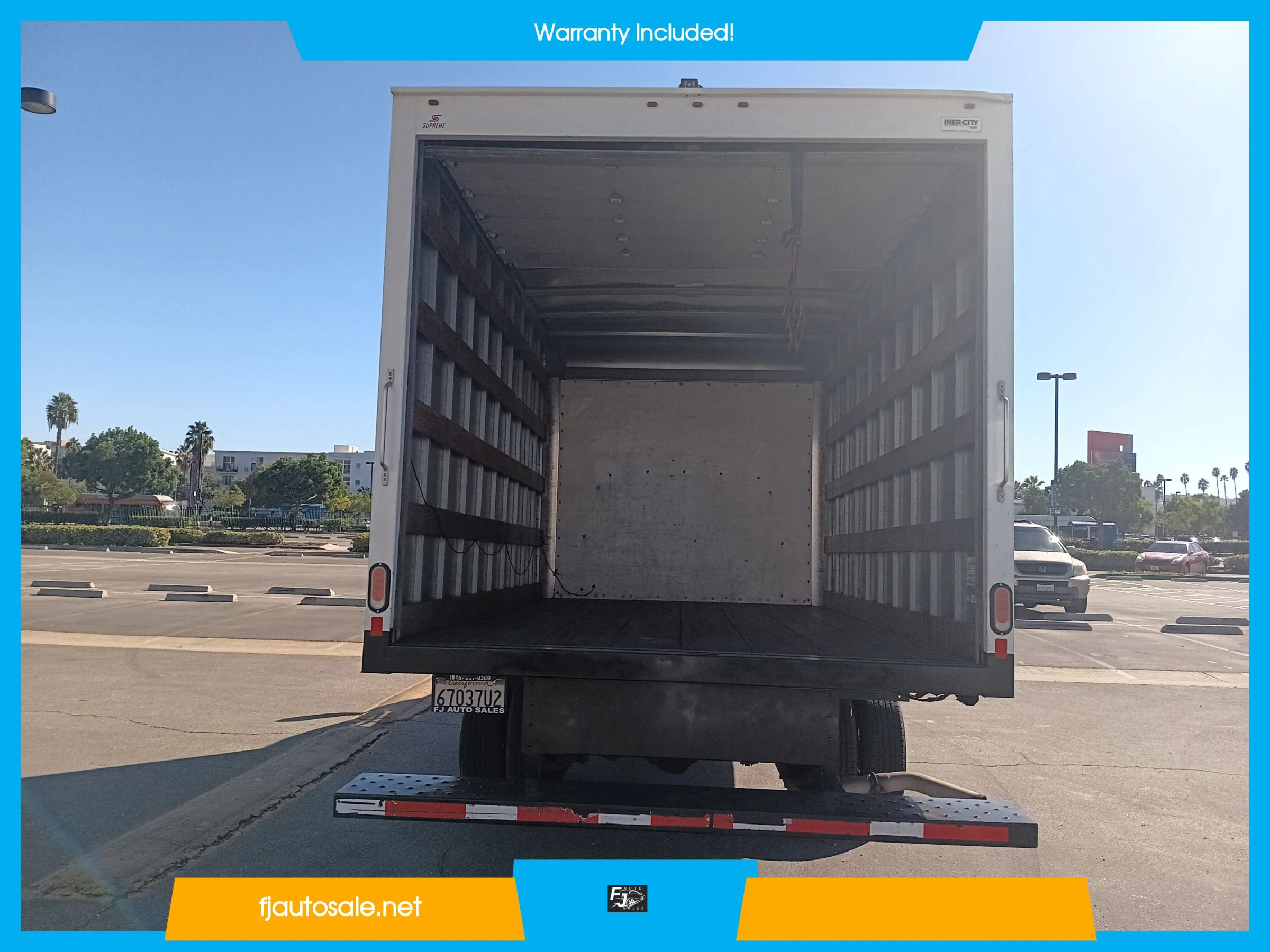Used 2018 Chevrolet Express 3500 w/ Chrome Appearance Package RWD image 6