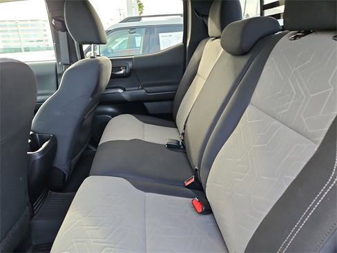 Used 2021 Toyota Tacoma TRD Off-Road image 12