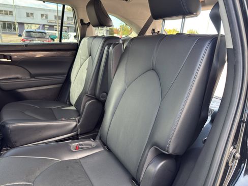 Used 2022 Toyota Highlander Limited image 23