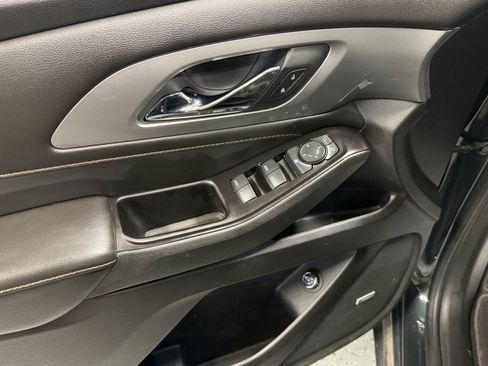 Used 2020 Chevrolet Traverse RS FWD image 20