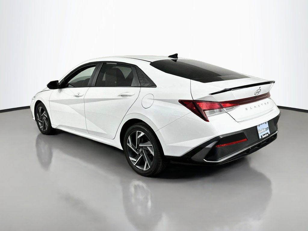 Used 2025 Hyundai Elantra Sport w/ Cargo Package FWD image 6