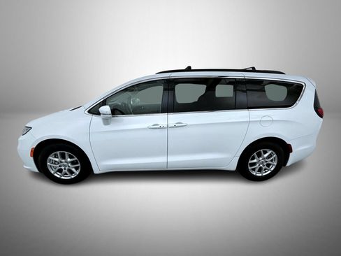 Certified 2022 Chrysler Pacifica Touring-L FWD image 8