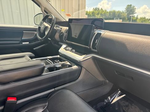 Used 2025 Ford Expedition Platinum AWD/4WD image 26