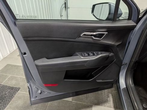 Used 2025 Kia Sportage LX image 11